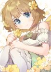  1girl bangs black_bow blue_eyes blush bow brown_hair eyebrows_visible_through_hair flower hair_flower hair_ornament highres idolmaster idolmaster_million_live! idolmaster_million_live!_theater_days looking_at_viewer ranobigi0820 short_hair smile solo suou_momoko yellow_flower 