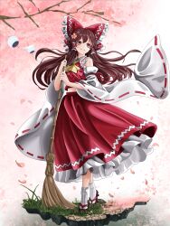  1girl absurdres ascot bamboo_broom bow broom brown_hair brown_sandals cherry_blossoms commentary_request detached_sleeves falling_petals flower frilled_bow frilled_hair_tubes frilled_skirt frills full_body geta hair_bow hair_flower hair_ornament hair_tubes hakurei_reimu highres holding holding_broom liefeng_dm long_hair midriff navel petals pink_petals red_bow red_eyes red_skirt ribbon-trimmed_sleeves ribbon_trim sandals skirt skirt_set socks solo tabi touhou very_long_hair white_socks yellow_ascot 