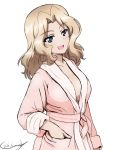  1girl artist_name bathrobe blonde_hair blue_eyes breasts bukkuri commentary_request dated eyebrows_visible_through_hair girls_und_panzer hair_intakes hand_in_pocket highres kay_(girls_und_panzer) long_hair long_sleeves looking_at_viewer medium_breasts open_mouth partial_commentary pink_robe sideboob signature simple_background smile solo standing white_background 