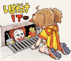  1boy 1girl ahoge back_bow black_eyes bow brown_hair clown commentary cup disposable_cup double_cheese_(mcdonald&#039;s) facepaint food french_fries full_body gloves grate grin happi headset holding it_(stephen_king) japanese_clothes kiichi kneeling mcdonald&#039;s meme microphone parody pennywise_in_the_sewer_(meme) redhead ronald_mcdonald scene_reference sewer sewer_grate shoes short_hair sidewalk smile socks storm_drain twintails visor_cap white_background white_socks yellow_gloves yellow_happi 