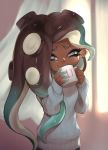  1girl aqua_eyes aqua_hair aqua_skin brown_hair cephalopod_eyes cup dark_skin earrings grey_sweater half-closed_eyes highres holding holding_cup iida_(splatoon) jewelry looking_at_viewer makeup mascara mug multicolored multicolored_hair multicolored_skin octarian octoling puchiman smile solo splatoon_(series) splatoon_2 sweater tentacle_hair 