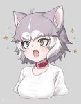  1girl :3 :d animal_ear_fluff animal_ears belt_collar blue_eyes breasts collar collarbone cropped_arms cropped_torso dog_(mixed_breed)_(kemono_friends) dog_ears excited eyebrows_visible_through_hair fang green_eyes grey_background heterochromia kemono_friends looking_away medium_breasts multicolored_hair nyifu open_mouth shirt short_hair short_sleeves simple_background smile solo sparkle t-shirt two-tone_hair upper_body white_hair white_shirt yellow_eyes 