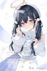  1girl beret black_hair blue_hair blush clothing_cutout coat fur_collar fur_scarf fur_trim hair_ornament hat highres hinakisara ichinose_uruha long_hair long_sleeves looking_at_viewer low_twintails multicolored_hair pom_pom_(clothes) pom_pom_hair_ornament shoulder_cutout simple_background solo streaked_hair twintails upper_body violet_eyes virtual_youtuber vspo! white_background white_coat 