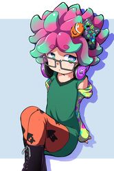  1girl anemo_(splatoon) arm_support black-framed_eyewear black_footwear boots clownfish commentary cross-laced_footwear dress glasses gradient_hair green_dress green_eyes green_hair green_jacket grey_background hair_ornament headphones headphones_around_neck highres jacket kumano_(splatoon) lace-up_boots leaning_back light_blush long_sleeves looking_at_viewer looking_over_eyewear multicolored_hair off_shoulder orange_legwear outside_border pink_hair pink_pupils print_legwear shadow short_dress short_hair sitting sleeveless sleeveless_dress solo splatoon_(series) splatoon_1 squid_print star star_hair_ornament tentacle_hair toraneko555 