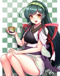  1girl :d absurdres checkered checkered_background dark_green_hair eyebrows_visible_through_hair fingernails green_hair green_hairband hairband highres holding japanese_clothes kimono long_hair muneate nekopan_mashiro open_mouth short_kimono short_sleeves short_yukata smile solo touhoku_zunko very_long_hair voiceroid yellow_eyes yukata 