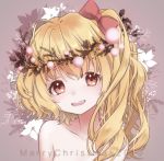  1girl 2019 alternate_headwear bangs blonde_hair bow commentary_request fang flandre_scarlet funnyfunny hair_bow head_wreath long_hair merry_christmas nude one_side_up red_bow red_eyes solo touhou upper_body 
