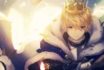  1boy ahoge armor arthur_pendragon_(fate) bangs blonde_hair blue_cape blue_eyes blurry cape crown debris fate/grand_order fate/prototype fate_(series) fur-trimmed_cape fur_trim gauntlets glint highres kusaka_kou light_smile looking_away male_focus sad sideways_glance solo upper_body wind 