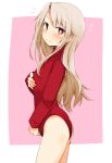  1girl ass bangs blonde_hair blush breasts chata_maru_(irori_sabou) commentary_request eyebrows_visible_through_hair fate/grand_order fate_(series) from_side highres illyasviel_von_einzbern long_hair long_sleeves looking_at_viewer pink_background red_eyes red_sweater simple_background small_breasts solo sweater wavy_mouth white_background 