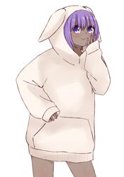  1girl :&gt; animal_ears animal_hood bangs blush closed_mouth dark_skin eyebrows_visible_through_hair fake_animal_ears fate/prototype fate/prototype:_fragments_of_blue_and_silver fate_(series) hair_between_eyes hassan_of_serenity_(fate) hood hood_up hoodie i.u.y long_sleeves purple_hair simple_background sleeves_past_wrists solo striped unmoving_pattern violet_eyes white_background white_hoodie 