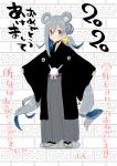  1girl 2020 ahoge black_kimono character_name chinese_zodiac full_body geta grey_hair grey_hakama hair_between_eyes hair_bun hakama highres japanese_clothes jinbei_(clothes) kantai_collection kimono kiyoshimo_(kantai_collection) kujira_naoto looking_at_viewer low_twintails new_year pleated_hakama smile solo twintails violet_eyes year_of_the_rat 