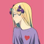  1girl abigail_williams_(fate/grand_order) absurdres black_bow blonde_hair bow commentary_request fate/grand_order fate_(series) from_side hair_bow heart heart_print highres long_hair looking_to_the_side orange_bow pink_background purple_shirt shirt simple_background two-tone_bow user_vhsr7243 