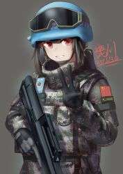  1girl absurdres assault_rifle black_hair bullpup camouflage china dated digital_camouflage gun helmet highres load_bearing_vest looking_at_viewer miliki military_combat_uniform military_uniform original people's_liberation_army people's_republic_of_china_flag qbz-95 red_eyes rifle signature solo trigger_discipline united_nations v weapon 