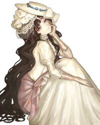  1girl axeloust black_hair bow closed_mouth dress feet_out_of_frame from_side gloves gown hand_on_own_cheek hand_on_own_face hat head_tilt highres isolde_(reverse:1999) juliet_sleeves knees_up long_dress long_hair long_sleeves on_ground puffy_sleeves reverse:1999 sitting smile solo tilted_headwear very_long_hair violet_eyes wavy_hair white_background white_bow white_dress white_hat yellow_gloves 