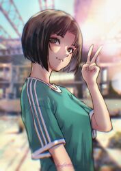  1girl artist_name blurry blurry_background bob_cut bokeh breasts brown_eyes brown_hair commentary depth_of_field english_commentary eyelashes from_side green_shirt hand_up highres light_particles looking_at_viewer looking_to_the_side medium_breasts notice_lines original parted_bangs parted_lips posing ringed_eyes shirt short_hair short_sleeves signature smile solo t-shirt toni_caballero train_station triple_vertical_stripe upper_body v white_trim 