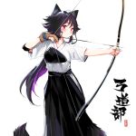  1girl ahoge animal_ears bangs black_hair black_hakama blush bow_(weapon) brown_gloves chinese_commentary closed_mouth commentary_request ejami ekko_(ejami) elbow_pads eyebrows_visible_through_hair feet_out_of_frame fox_ears fox_girl fox_tail gloves hakama hip_vent holding holding_bow_(weapon) holding_weapon japanese_clothes kimono long_hair multicolored_hair muneate original partly_fingerless_gloves purple_hair red_eyes short_sleeves single_glove smile solo standing tail two-tone_hair very_long_hair weapon white_kimono yugake 