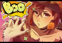  1girl ayase_momo bare_shoulders black_choker black_hat blush bow brown_eyes brown_hair checkered_background choker collarbone commentary_request crossed_bangs dandadan dress earrings eyelashes food-themed_earrings fur-trimmed_dress fur_trim gloves hair_behind_ear hair_between_eyes halloween halloween_costume hand_up hat hat_bow highres jewelry looking_at_viewer moufu_00 open_hand parted_lips pumpkin pumpkin_earrings short_hair solo sparkle strapless strapless_dress twitter_username upper_body white_gloves witch witch_hat 
