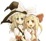  :d ascot blonde_hair bow bust fang flandre_scarlet green_eyes hat hug hug_from_behind kirisame_marisa multiple_girls open_mouth red_eyes simple_background smile tes tes_(unpre) touhou 