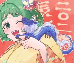  1girl ;d animal_on_shoulder asa_no_ha_(pattern) butterfly_hair_ornament chinese_zodiac commentary_request dragon eastern_dragon floral_print flower fur-tipped_tail green_eyes green_hair hair_flower hair_ornament highres japanese_clothes kimi_no_koto_ga_dai_dai_dai_dai_daisuki_na_100-nin_no_kanojo kimono light_blush medium_hair oknomyk one_eye_closed red_background simple_background small_dragon smile solo teeth upper_teeth_only yasashiki_yamame year_of_the_dragon yellow_kimono 