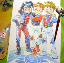  3boys agahari arm_around_shoulder art_brush art_tools_in_frame belt black_belt black_boots black_gloves black_hair blue_eyes blue_gloves blue_scarf boots brown_eyes brown_hair clenched_hand closed_mouth commentary_request elbow_pads full_body genki_bakuhatsu_ganbaruger gloves green_belt green_eyes grin hand_on_another&#039;s_shoulder hand_on_own_hip hyuuga_jin jacket knee_pads looking_at_viewer male_focus mecha_pilot_suit multiple_boys nekketsu_saikyou_go-saurer open_mouth paintbrush painting_(medium) pants photo_(medium) red_belt red_boots red_gloves red_pants ryuuzaki_rikiya scarf short_hair smile standing tachibana_hiromi_(nekketsu_saikyou_go-saurer) traditional_media white_boots white_pants zettai_muteki_raijin-oo 