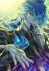  1boy aogiyuki blue_hair blue_lips character_request check_character eyeshadow fiery_hair hair_between_eyes highres idia_shroud long_hair long_sleeves looking_at_viewer makeup male_focus microphone sharp_teeth short_hair simple_background solo teeth twisted_wonderland upper_body yellow_eyes 