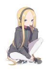  1girl abigail_williams_(fate/grand_order) absurdres bangs black_bow black_hairband black_hoodie blonde_hair blue_eyes bow commentary_request eyebrows_visible_through_hair fate/grand_order fate_(series) hair_bow hairband highres holding_key hood hood_down key long_hair looking_at_viewer pantyhose parted_bangs shoes simple_background solo white_background white_legwear yomogi_uehara 
