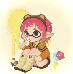  1girl animal_ear_hairband animal_ears bear_ear_hairband bear_ears black_shorts blunt_bangs boots brown_hairband buttons chinese_commentary collared_shirt colored_tips commentary_request crest double-parted_bangs fake_animal_ears fish fox39367 full_body hairband hand_on_own_thigh highres knee_boots knees_up long_sleeves multicolored_hair octoling octoling_girl octoling_player_character octopus orange_sweater paint_splatter pink_hair plaid_clothes plaid_shirt pointing pointing_at_self pointy_ears shirt shirt_under_sweater short_hair shorts sitting smallfry_(splatoon) solo splatoon_(series) splatoon_3 squid surprised sweater tentacle_hair white_boots white_shirt yellow_background 