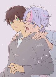 2boys akua blue_eyes brown_hair commentary_request green_eyes grey_shirt hands_on_another's_shoulders head_on_another's_shoulder highres hughie_(pretty_series) ibuki_touma long_sleeves looking_at_another male_focus multicolored_hair multiple_boys one_eye_closed open_mouth pretty_series purple_hair shirt short_hair smile sparkle streaked_hair upper_body waccha_primagi! 