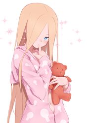  1girl abigail_williams_(fate/grand_order) bangs blonde_hair blue_eyes commentary_request fate/grand_order fate_(series) finger_to_mouth hair_over_one_eye highres holding holding_stuffed_animal hood hood_down hooded_jacket jacket jilu long_hair long_sleeves looking_at_viewer parted_bangs parted_lips pink_jacket simple_background sleeves_past_wrists solo sparkle stuffed_animal stuffed_toy teddy_bear upper_body very_long_hair white_background 