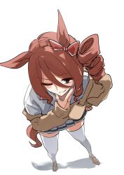  1girl absurdres animal_ears bow brown_cardigan brown_hair cardigan collared_shirt commentary_request drill_hair drill_sidelocks ear_bow from_above highres horse_ears horse_girl horse_tail kakuteru_sudachi kasamatsu_tracen_school_uniform norn_ace_(umamusume) one_eye_closed pleated_skirt school_uniform shirt side_drill sidelocks simple_background skirt smile solo tail thigh-highs umamusume umamusume:_cinderella_gray white_background white_shirt white_skirt white_thighhighs 