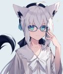  1girl :3 ahoge animal_ear_fluff animal_ears bangs beret bespectacled black_bow black_headwear blue-framed_eyewear bow closed_mouth collarbone collared_dress dress eyebrows_visible_through_hair fox_ears fox_girl fox_tail glasses green_background green_eyes hair_between_eyes hair_bow hand_up hat hololive long_hair looking_at_viewer low_ponytail nagishiro_mito ponytail shirakami_fubuki solo sparkle tail tail_raised upper_body very_long_hair virtual_youtuber white_bow white_dress white_hair 