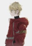  1boy bangs black_shirt blonde_hair closed_mouth commentary_request darling_in_the_franxx from_side green_eyes grey_background hair_between_eyes hands_in_pockets highres jacket long_sleeves looking_at_another male_focus messy messy_hair nine_alpha red_jacket shirt simple_background turtleneck unapoppo upper_body 