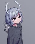  1girl black_cloak bob_cut cloak expressionless eyebrows_visible_through_hair grey_background highres hollow_knight horns knight_(hollow_knight) looking_up personification plo1154 short_hair silver_hair simple_background solo violet_eyes weapon weapon_on_back 