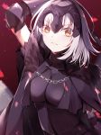 1girl ahoge armor armored_dress bangs breasts chain commentary_request eyebrows_visible_through_hair fate/grand_order fate_(series) fur_collar fur_trim headpiece highres jeanne_d&#039;arc_(alter)_(fate) jeanne_d&#039;arc_(fate)_(all) large_breasts looking_at_viewer parted_lips red_background short_hair short_sleeves silver_hair simple_background smile solo upper_body yellow_eyes yua_(bokubo0806) 