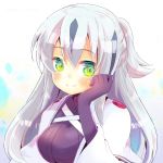  1girl bangs black_gloves black_hair blush breasts closed_mouth commentary_request elbow_gloves eyebrows_visible_through_hair fate/grand_order fate_(series) gloves green_eyes hair_between_eyes kouu_hiyoyo long_hair long_sleeves looking_at_viewer medium_breasts multicolored_hair nagao_kagetora_(fate) open_clothes ponytail silver_hair smile solo two-tone_hair upper_body wide_sleeves 