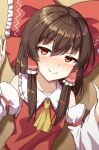  1girl ascot bangs bow brown_background brown_hair closed_mouth detached_sleeves hair_bow hair_tubes hakurei_reimu half-closed_eyes highres looking_at_viewer medium_hair red_bow red_eyes sarashi sidelocks simple_background smile solo touhou upper_body yellow_ascot yosshy 