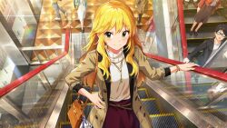  1girl bag blonde_hair brown_coat closed_mouth coat commentary_request escalator facing_viewer game_cg green_eyes handbag hoshii_miki idolmaster idolmaster_(classic) idolmaster_million_live! idolmaster_million_live!_theater_days indoors long_hair mall official_art open_clothes open_coat red_skirt sideways_glance skirt smile solo_focus standing sweater third-party_source white_sweater 