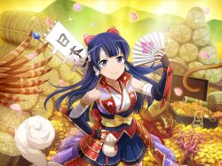  1girl armor bandaged_arm bandages banner blue_shorts closed_mouth cosplay falling_petals fingerless_gloves folded_fan folding_fan game_cg gloves hammer hand_fan hand_on_own_hip headband holding holding_fan looking_at_viewer momotarou momotarou_(character) momotarou_(character)_(cosplay) official_art petals purple_hair shorts shoujo_kageki_revue_starlight shoujo_kageki_revue_starlight_-re_live- smile solo standing tomoe_tamao treasure_chest upper_body violet_eyes white_headband 