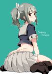  1girl black_shirt bow brown_eyes butt_crack character_name commentary_request dated from_behind green_background green_skirt grey_hair grey_sailor_collar grey_skirt hair_bow highres kantai_collection matetsu_(nakayoshi_sanfujinka) midriff pleated_skirt ponytail remodel_(kantai_collection) sailor_collar shirt simple_background skirt solo yuubari_(kantai_collection) 