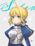  1girl ahoge armor artoria_pendragon_(all) bangs blonde_hair blush character_name closed_mouth expressionless eyebrows_visible_through_hair fate_(series) green_eyes grey_background highres kippu puffy_sleeves saber short_hair signature solo upper_body 