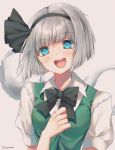  1girl artist_name bangs beige_background black_bow black_hairband black_neckwear black_ribbon blue_eyes blunt_bangs bob_cut bow bowtie breasts collared_shirt commentary_request green_vest grey_hair hair_ribbon hairband hand_on_own_cheek hand_up head_tilt highres konpaku_youmu looking_at_viewer medium_breasts puffy_short_sleeves puffy_sleeves ribbon shiny shiny_hair shiromoru_(yozakura_rety) shirt short_hair short_sleeves signature silver_hair smile solo touhou upper_body vest white_shirt wing_collar 