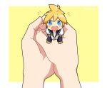  /\/\/\ 1boy arm_warmers black_collar black_sleeves blonde_hair blue_eyes collar commentary detached_sleeves kagamine_len looking_at_viewer miniboy necktie nokuhashi open_mouth pov pov_hands sailor_collar school_uniform shirt short_sleeves smile spiky_hair standing vocaloid white_shirt yellow_neckwear 