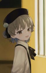  1girl absurdres beret black_hat black_ribbon blurry blurry_background blush brown_eyes brown_hair collared_shirt colored_inner_hair commentary_request fang flower from_side grey_hair hat hat_flower hat_ribbon hatoba_tsugu highres indoors looking_at_viewer looking_to_the_side mimizu_ningen multicolored_hair neck_ribbon open_mouth ribbon rose shirt smile solo suspenders tsugu_(vtuber) virtual_youtuber white_flower white_rose white_shirt window 