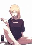  1girl absurdres artoria_pendragon_(all) bangs bare_legs barefoot black_shirt blonde_hair blush brown_shorts can character_name clothes_writing commentary_request eating eyebrows_visible_through_hair fate/grand_order fate_(series) food highres holding holding_food knee_up long_hair nakanishi_tatsuya open_mouth saber_alter shirt short_shorts short_sleeves shorts simple_background sitting soda_can solo white_background yellow_eyes 