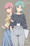  2girls absurdres arasa_ol_haman-sama bangs black_shirt blue_eyes blue_pants breasts eyebrows_visible_through_hair four_murasame green_eyes grey_background gundam hand_on_hip head_tilt highres holding_another&#039;s_arm holding_laptop id_card iwasaki_masakazu medium_breasts multiple_girls one_eye_closed pants parted_bangs pink_hair plaid plaid_pants sarah_zabiarov shirt shirt_tucked_in short_hair smile star_(symbol) yellow_shirt zeta_gundam 