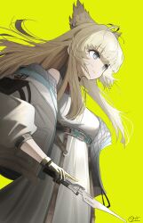  1girl absurdres arknights arknights:_endfield bare_shoulders black_gloves blonde_hair blue_eyes commentary cowboy_shot dress gloves highres jacket long_hair looking_ahead off_shoulder parted_lips perlica_(arknights) simple_background sleeveless sleeveless_dress solo standing strap white_dress white_jacket yellow_background yellow_gloves zeroartwo 