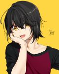  1boy androgynous black_hair chin_rest dated eyebrows_visible_through_hair hair_between_eyes hair_over_one_eye looking_at_viewer male_focus mashiro_(nijisanji) nijisanji open_mouth signature simple_background sleeves_pushed_up smile solo tarachine virtual_youtuber yellow_background yellow_eyes 