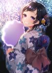  1girl :d back_bow bangs black_hair blush bow commentary_request cotton_candy fan fireworks floral_print food grin hair_bun hair_ornament highres holding holding_food japanese_clothes kimono looking_at_viewer looking_back night open_mouth original otoufu_(gotouhu) outdoors paper_fan print_kimono red_bow short_hair smile solo teeth uchiwa upper_body violet_eyes white_kimono yukata 