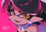 +_+ 1girl bangs bare_shoulders black_hair black_jumpsuit brown_eyes callie_(splatoon) character_name collar commentary copyright_name detached_collar domino_mask earrings english_text face fangs food food_on_head highres jewelry long_hair looking_at_viewer mask mole mole_under_eye object_on_head open_mouth pink_background pointy_ears seto_(asils) simple_background smile solo splatoon_(series) splatoon_1 sushi swept_bangs tentacle_hair white_collar wing_collar