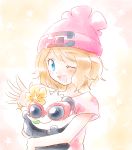  1girl ;d bangs blonde_hair eyebrows_visible_through_hair flower gen_6_pokemon hair_between_eyes highres holding holding_pokemon one_eye_closed open_mouth pancham pink_headwear pokemon pokemon_(anime) pokemon_(creature) pokemon_xy_(anime) print_shirt serena_(pokemon) shiny shiny_hair shirt short_hair short_sleeves smile solo upper_body white_background white_shirt yellow_flower yuki56 