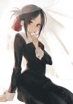  doran7280 highres kaguya-sama_wa_kokurasetai_~tensai-tachi_no_renai_zunousen~ red_eyes shinomiya_kaguya sitting 